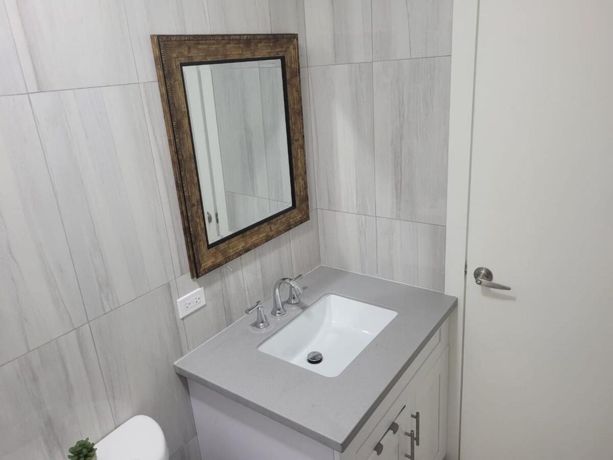 Modern Waterfront Apartment Роуд Таун Екстериор снимка