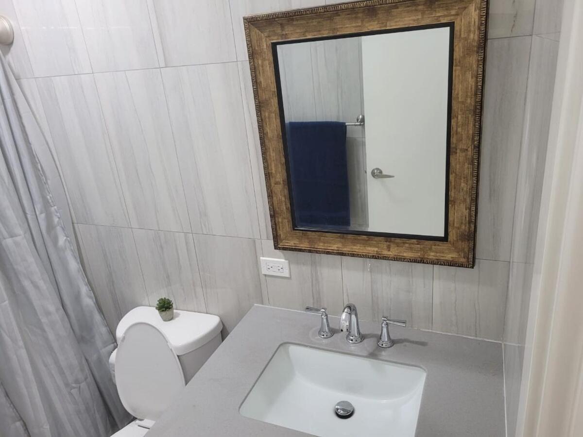 Modern Waterfront Apartment Роуд Таун Екстериор снимка